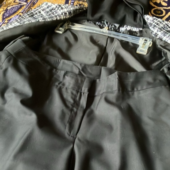 Women’s dress suit - Picture 7 of 9